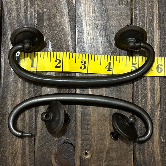 Pair of Cabinet Pulls w/Hardware - Picture 5 of 6